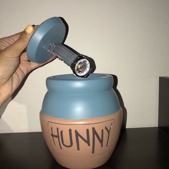 Disney Watch Collector's Club Winnie The Pooh - Picture 2 of 5